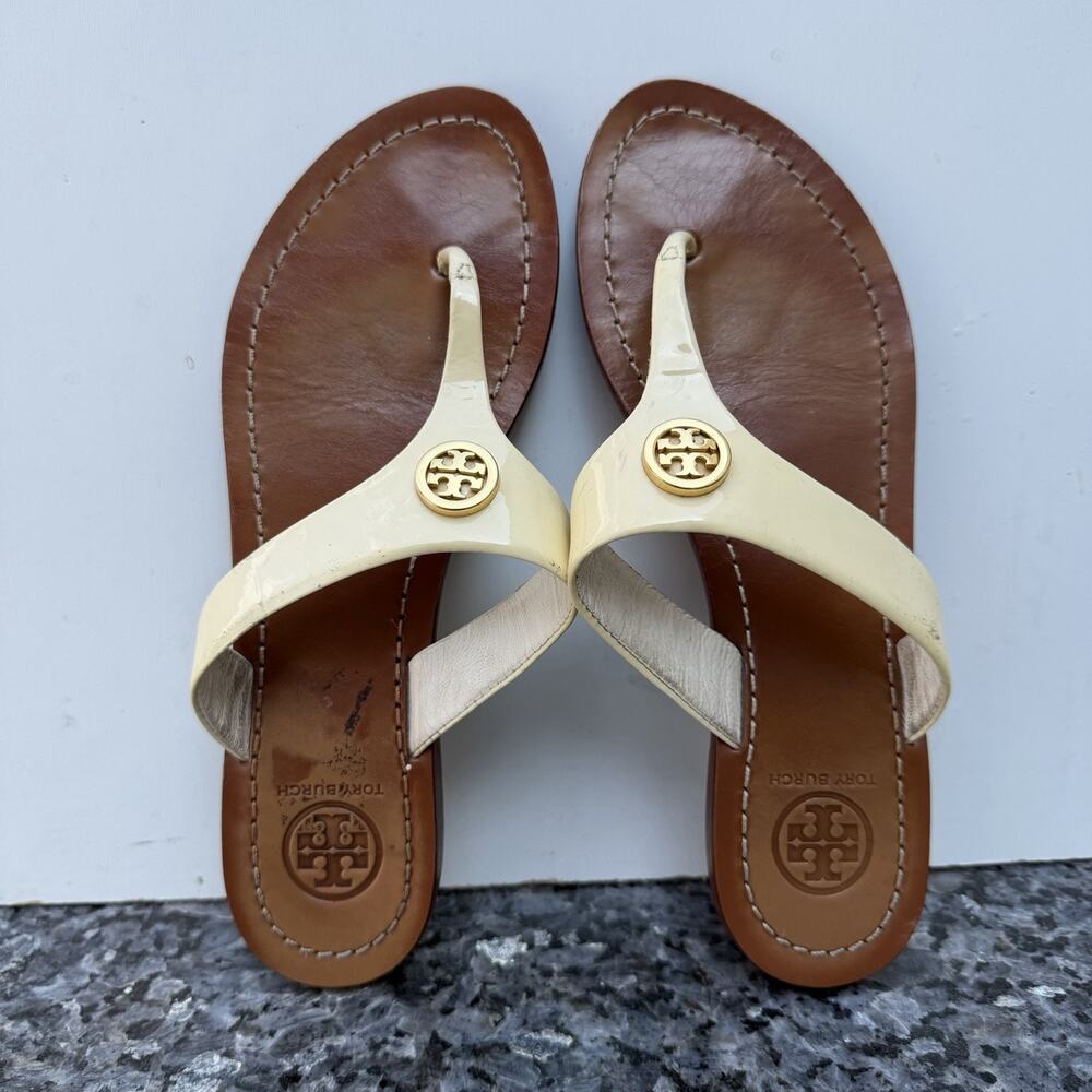 Tory Burch Cameron Wedge Thong Patent Saffiano Ivory/Gold 12138347 ~ Size 6 M